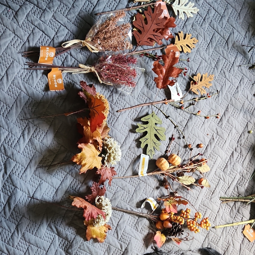 Autumn Leaf and Berry Decor Set